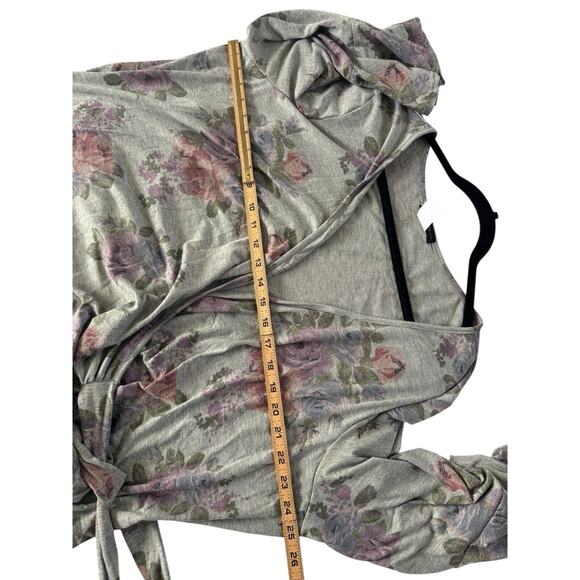 Jennie & Marlis Plus Size 3X Wrap Tie Top Bell Sleeve Gray Floral Knit Top #4014 - Picture 10 of 10